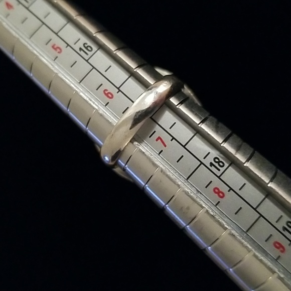 Raspberry Quartz Oval Ring - Picture 5 of 5